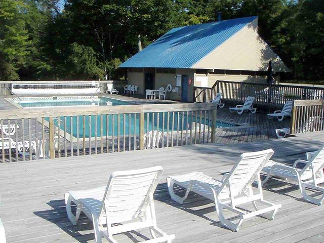 Harbor Cove outdoor pool area.